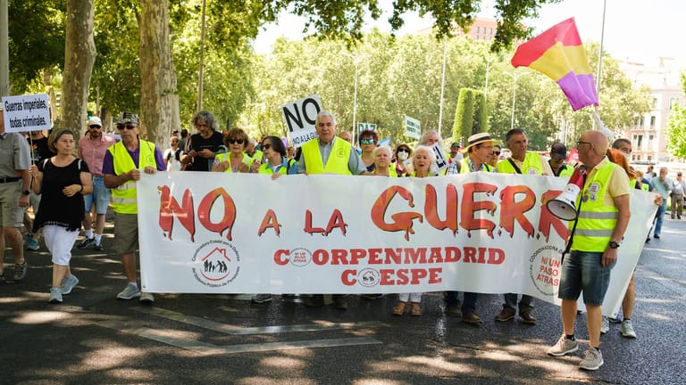 "Nein zum Krieg" heißt es auf einem Plakat in Madrid.