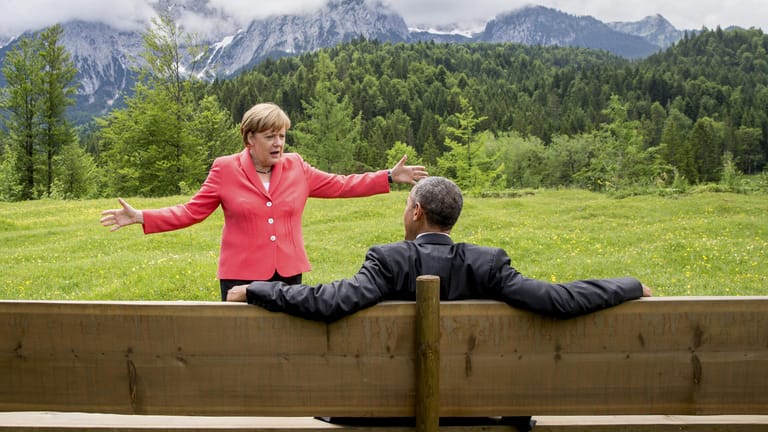 Die selbe Bank vor sieben Jahren: Das Foto von Merkel und Obama ging um die Welt.
