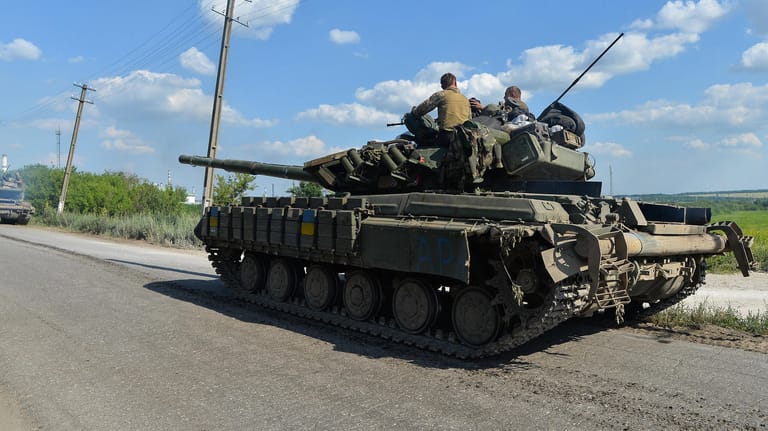 Ein Panzer in der Nähe von Lysychansk: Die Kämpfe um die wichtige Stadt gehen weiter.