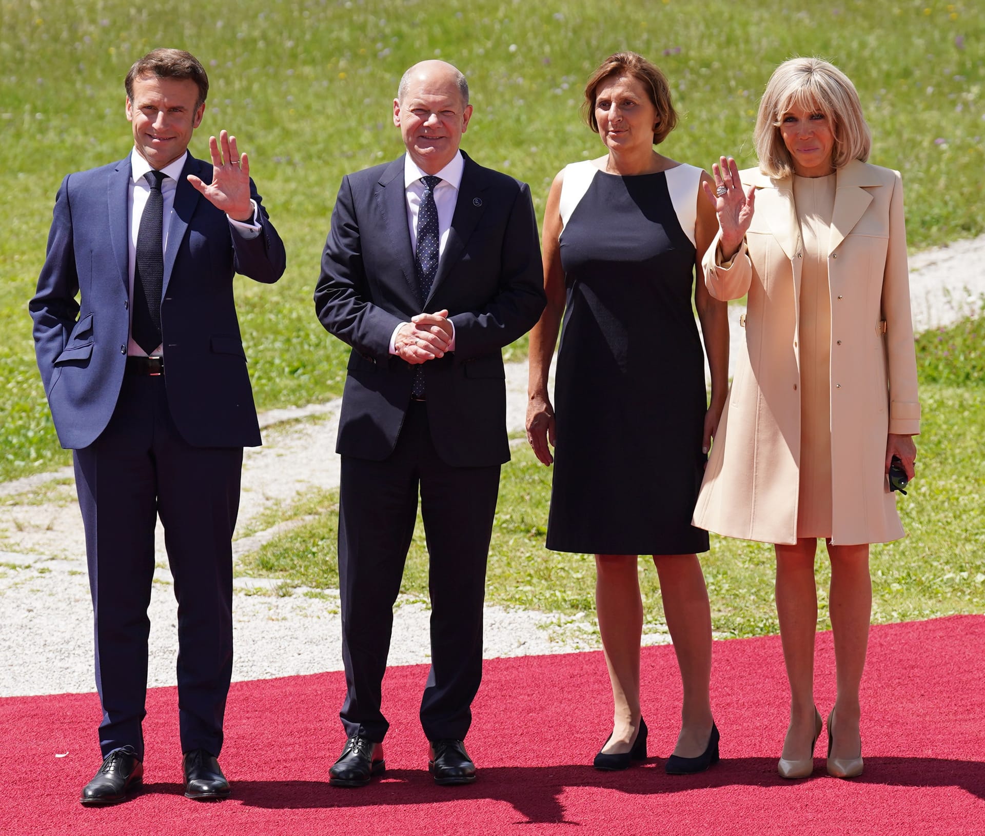 Emmanuel Macron, Olaf Scholz, Britta Ernst und Brigitte Macron beim G7-Gipfel auf Schloss Elmau.