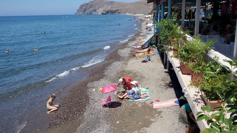 Badegäste auf Lesbos (Archiv): Zuletzt haben die Behörden einen Anstieg von Migranten registriert, die versuchten, nach Griechenland überzusetzen.