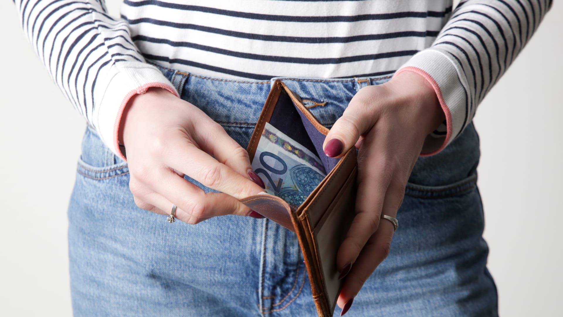 Gestiegene Preise leeren das Portemonnaie. Anlagen, die Ihnen regelmäßige Erträge bieten, können dem entgegenwirken.