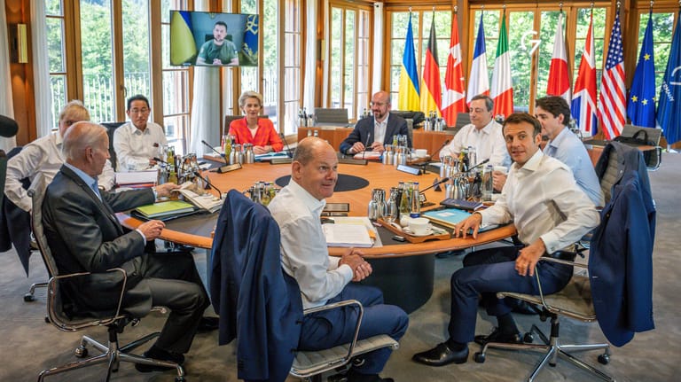 G7-Gipfel in Elmau: Die Gipfelteilnehmer im Gespräch mit Wolodymyr Selenskyj.