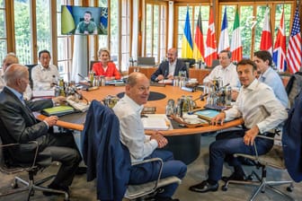 G7-Gipfel in Elmau: Die Gipfelteilnehmer im Gespräch mit Wolodymyr Selenskyj.
