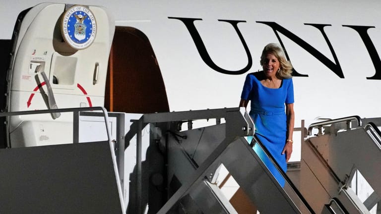 Jill Biden: Die US-amerikanische First Lady trifft für das Nato-Treffen in Madrid ein.