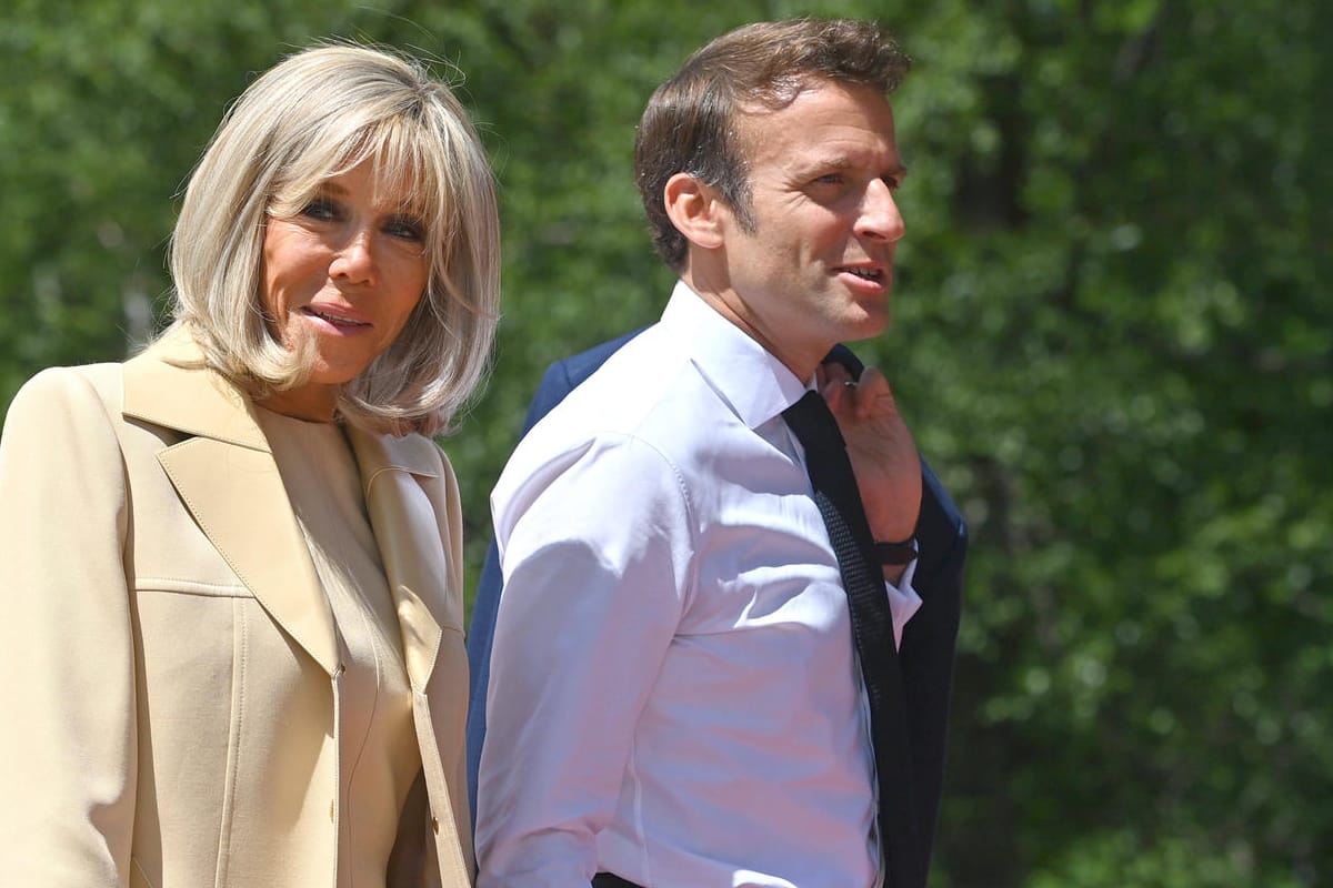 Emmanuel und Brigitte Macron: Zu später Stunde unternahmen die beiden einen Spaziergang.