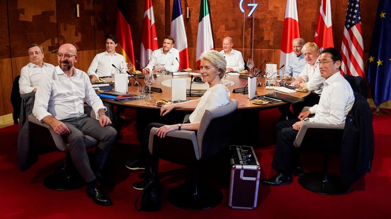 Die Teilnehmer des G7-Gipfels – samt EU-Ratspräsident Charles Michel und EU-Kommissionschefin Ursula von der Leyen.