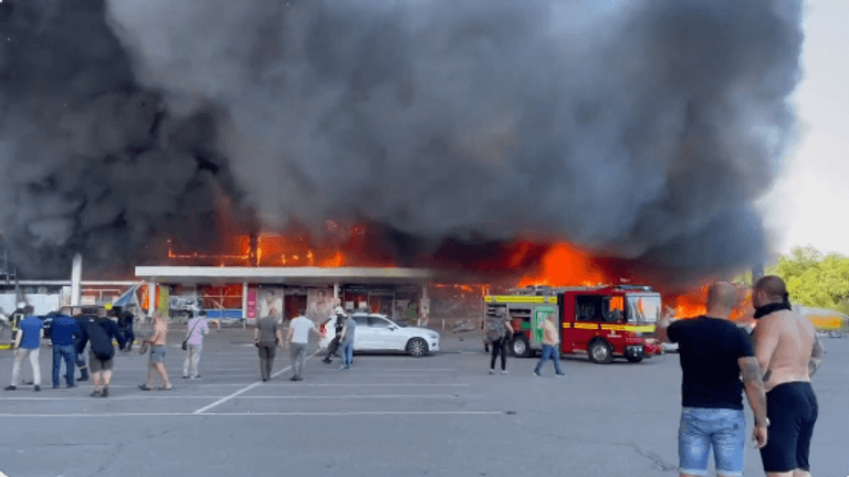 Einkaufszentrum in Krementschuk in Flammen: "Es ist unmöglich, sich die Zahl der Opfer auch nur vorzustellen."