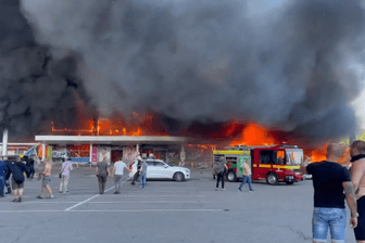 Einkaufszentrum in Krementschuk in Flammen: "Es ist unmöglich, sich die Zahl der Opfer auch nur vorzustellen."