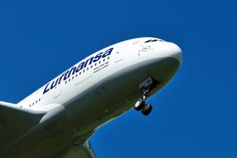 Airbus A 380 (Symbolbild): Die Lufthansa holt das größte Passagierflugzeug der Welt zurück.
