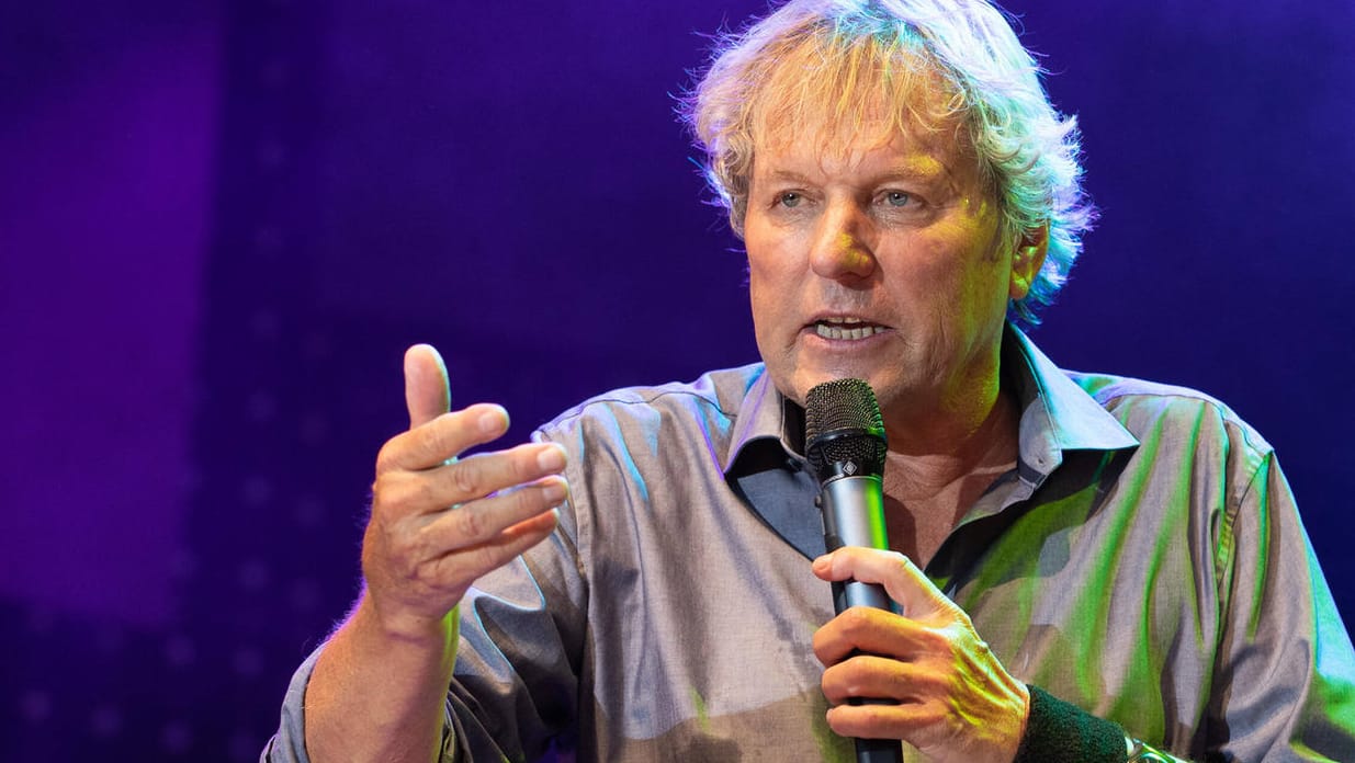 Bernhard Brink: Der Schlagerstar wetterte bei seinem Auftritt in der Berliner Waldbühne unter anderem gegen Putin und Lauterbach.