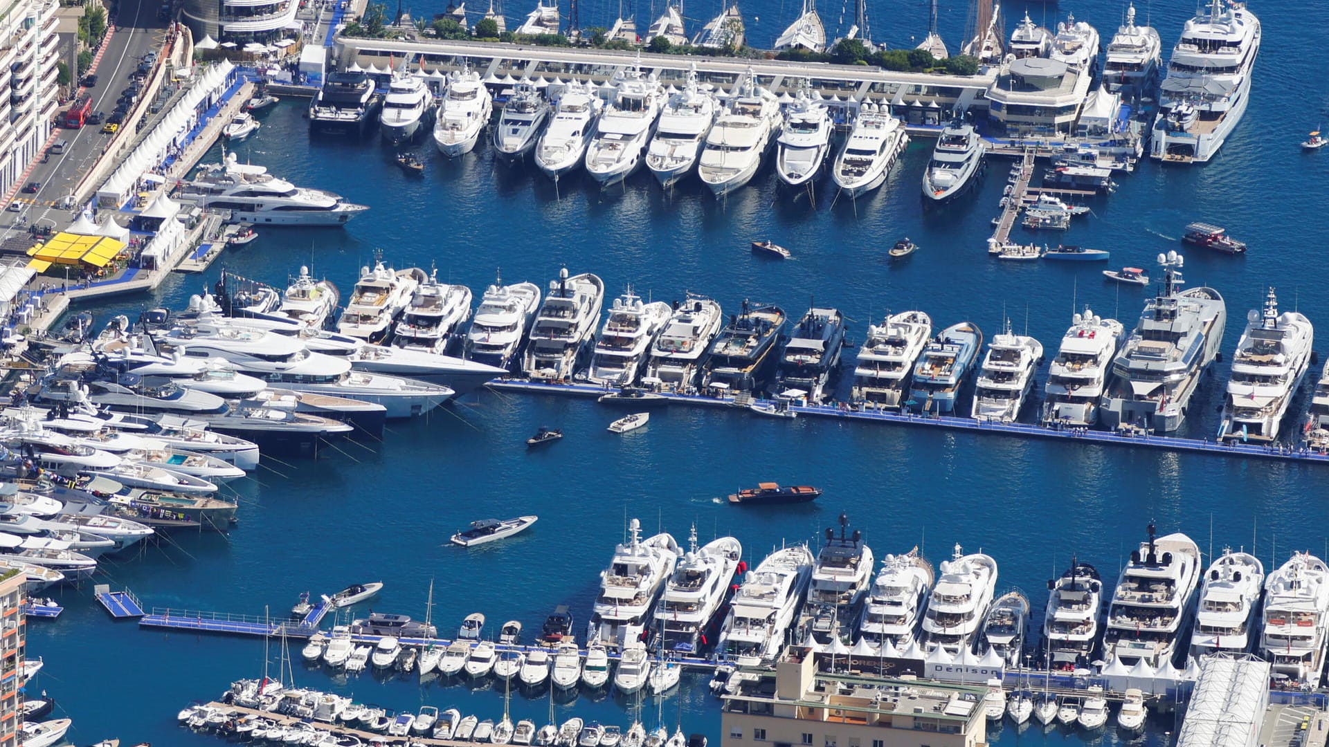 Luxusboote im Hafen von Monaco (Symbolbild): Die Jacht eines russischen Oligarchen soll nun versteigert werden. Luxusboote im Hafen von Monaco (Symbolbild): Die Jacht eines russischen Oligarchen soll nun versteigert werden.