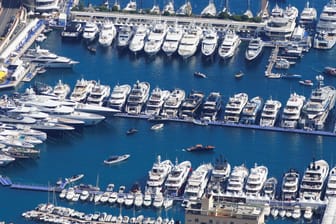 Luxusboote im Hafen von Monaco (Symbolbild): Die Jacht eines russischen Oligarchen soll nun versteigert werden.