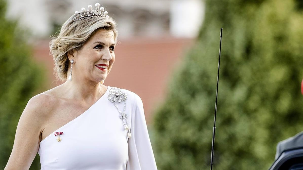 Königin Máxima: Zum Staatsbankett wählte sie eine Robe in Weiß.