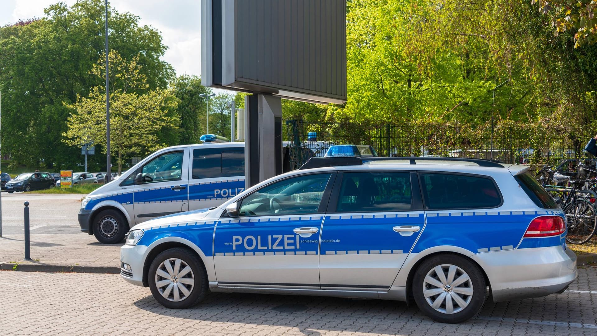 Polizei in Kiel (Archivbild): Ein Mann wurde Opfer eines Gewaltverbrechens. Polizei in Kiel (Archivbild): Ein Mann wurde Opfer eines Gewaltverbrechens.