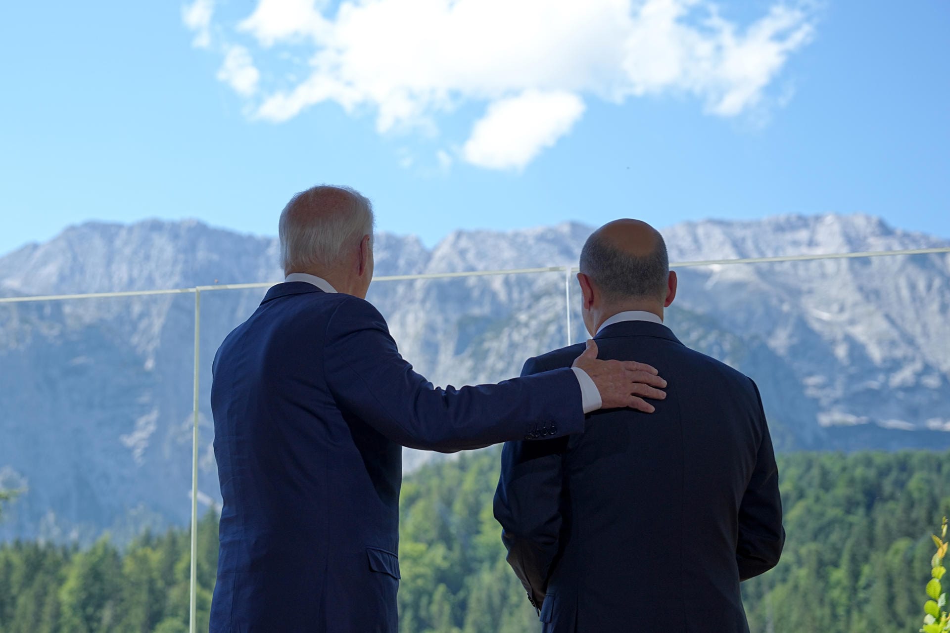 Auch US-Präsident Joe Biden und Bundeskanzler Olaf Scholz trafen sich abseits der großen Runde für bilaterale Beratungen.