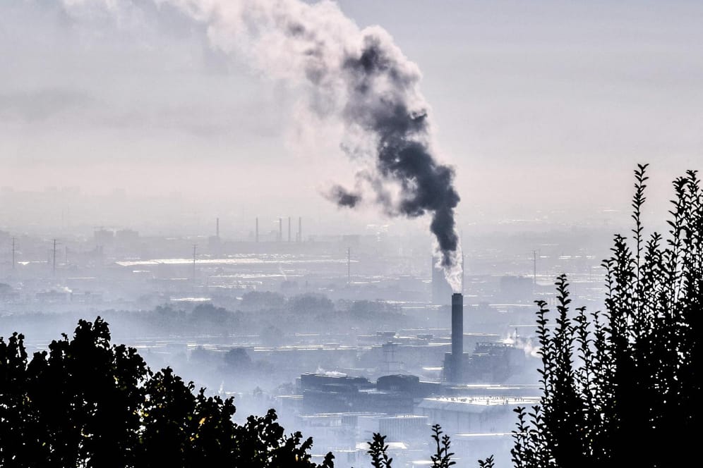 Äußere Faktoren: Rund jede zehnte Krebserkrankung in Europa lässt sich nach Ansicht von EU-Experten auf Luftverschmutzung und Schadstoffe zurückführen.