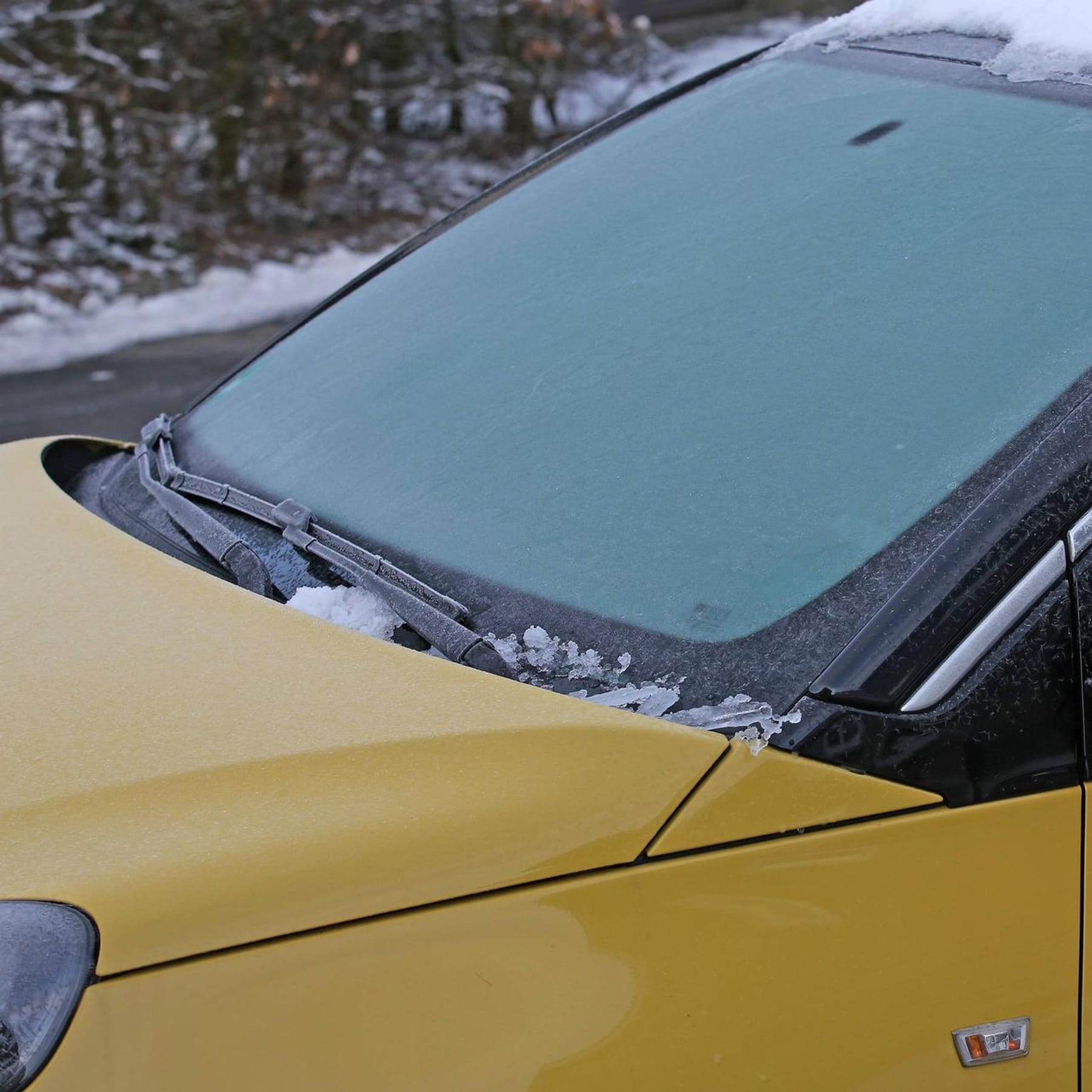Auto  Scheibenwaschanlage eingefroren – was Sie tun und vermeiden