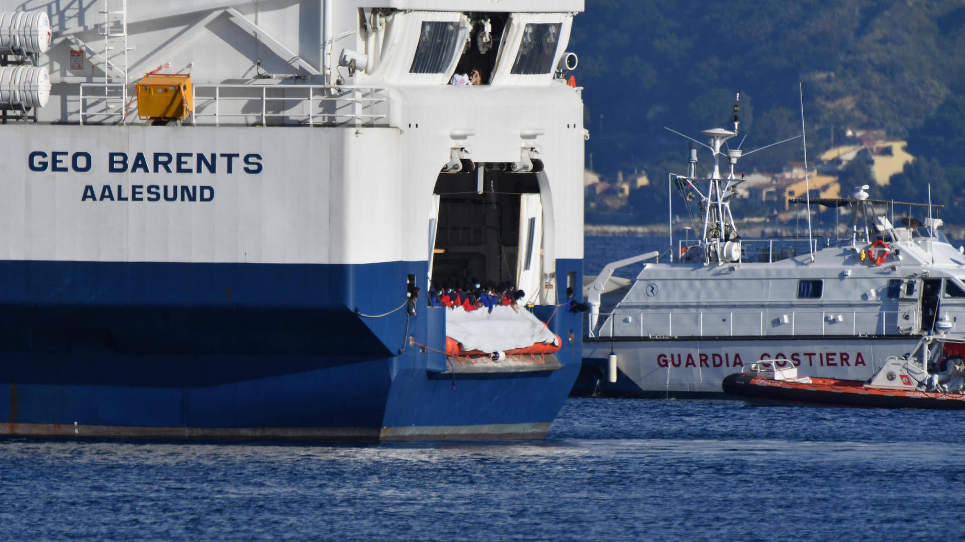 Das Schiff "Geo Barents" hat vor der Küste Libyens Migranten aus dem Mittelmeer gerettet. (Symbolfoto) Das Schiff "Geo Barents" hat vor der Küste Libyens Migranten aus dem Mittelmeer gerettet. (Symbolfoto)