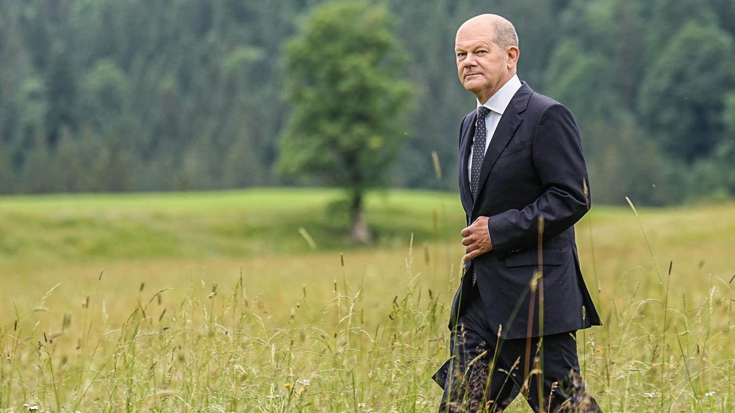 Scholz auf dem Weg zu seiner Abschluss-Pressekonferenz.