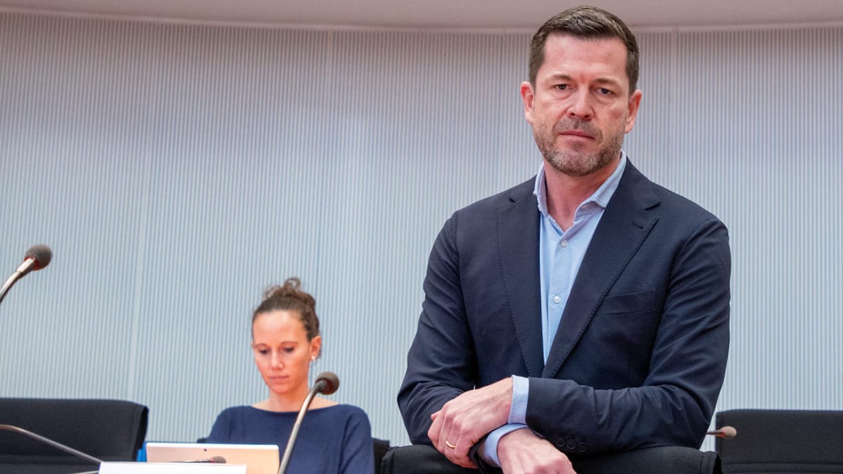 Dezember 2020: Karl-Theodor zu Guttenberg sagt vor dem Wirecard-Untersuchungsausschuss im Bundestag aus.