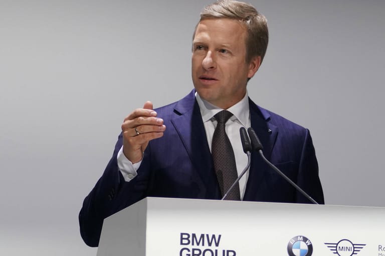Kein Freund vom Verbrenner-Aus: BMW-Vorstandsvorsitzender Oliver Zipse attackiert die Unterstützung der Bundesregierung, Verbrennermotoren ab 205 zu verbieten.