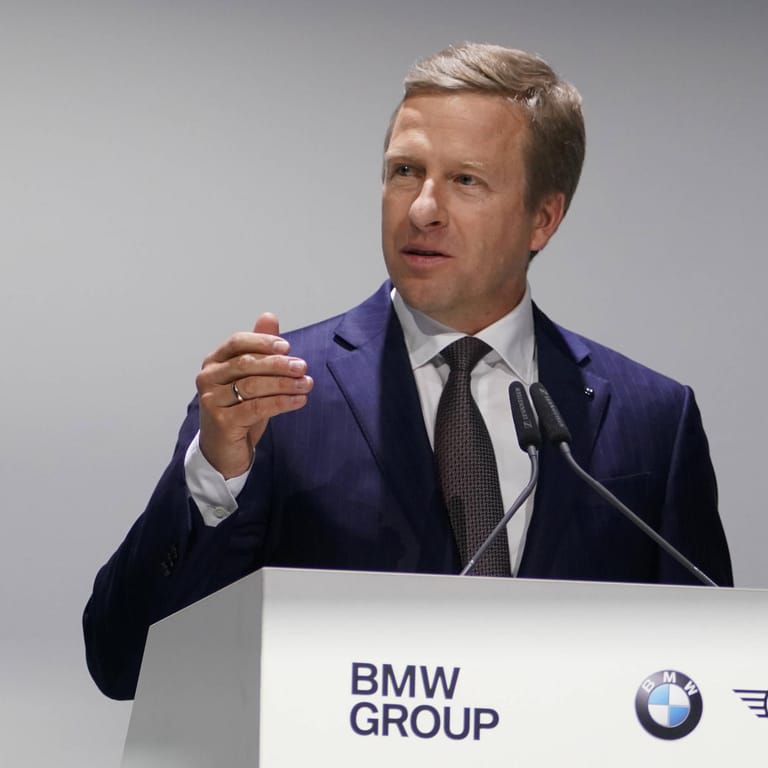 Kein Freund vom Verbrenner-Aus: BMW-Vorstandsvorsitzender Oliver Zipse attackiert die Unterstützung der Bundesregierung, Verbrennermotoren ab 205 zu verbieten.