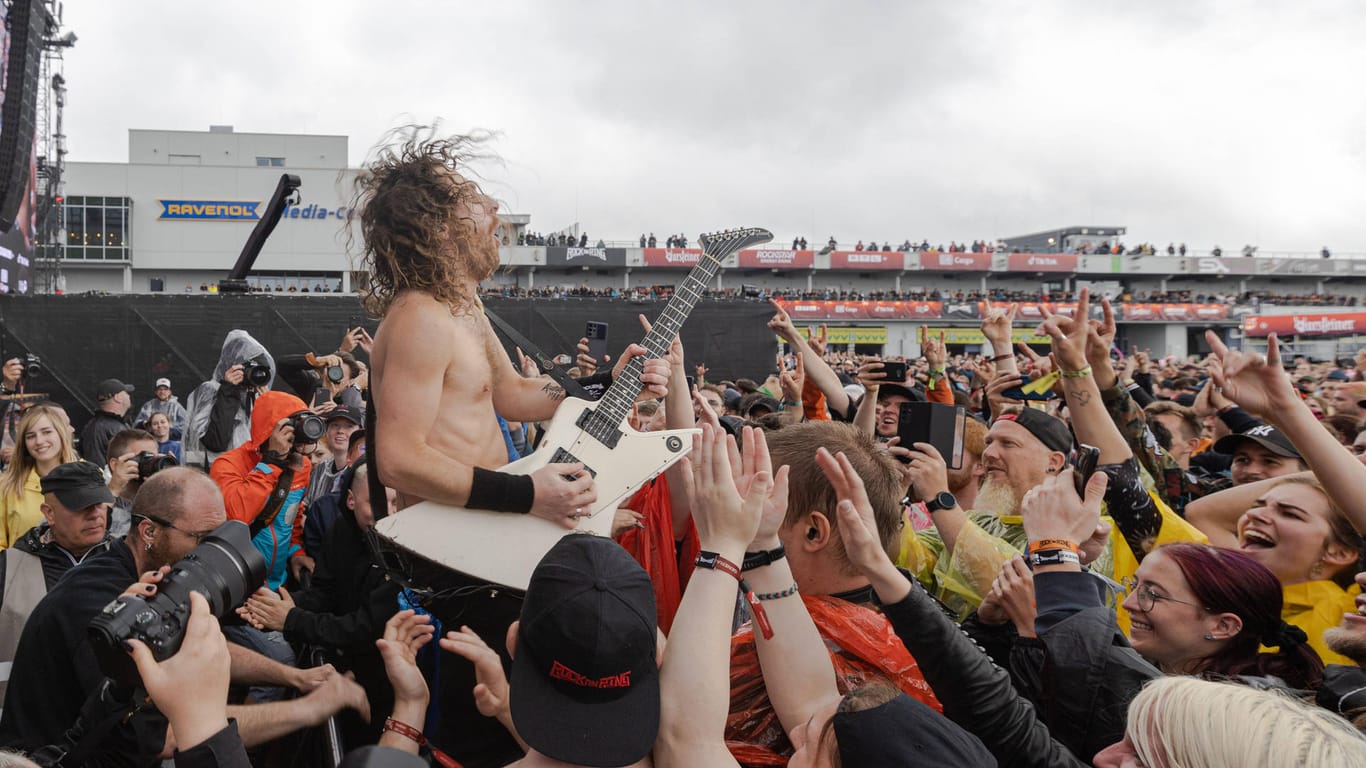 Auftritt bei Rock am Ring Ende Juni: Erstmals seit zwei Jahren kommen auf Festivals wieder Zehntausende eng zusammen.