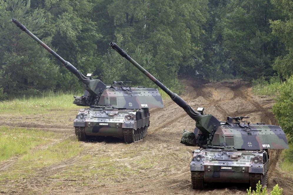 Kampfpanzer zu schicken scheut die Bundesregierung bisher, stattdessen liefert sie weitere Panzerhaubitzen an die Ukraine.