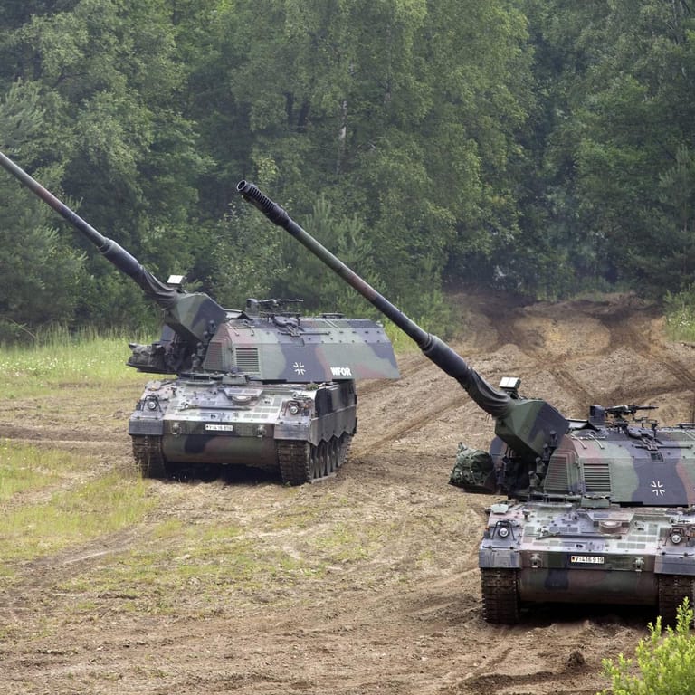 Kampfpanzer zu schicken scheut die Bundesregierung bisher, stattdessen liefert sie weitere Panzerhaubitzen an die Ukraine.