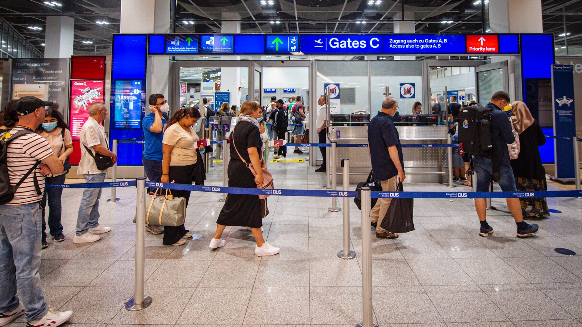 Ferienbeginn am Flughafen Düsseldorf: Zwischenzeitlich gab es Software-Probleme.