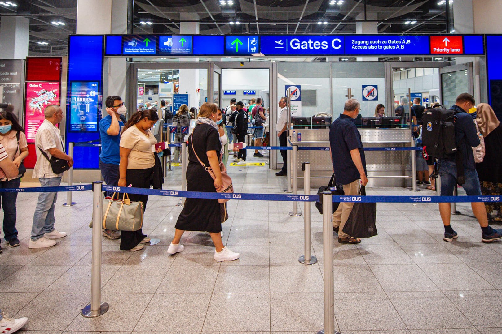 Ferienbeginn am Flughafen Düsseldorf: Zwischenzeitlich gab es Software-Probleme.