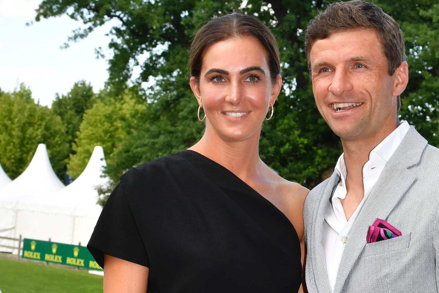 Lisa und Thomas Müller besuchten gemeinsam die Eröffnung des Pferdesport-Turniers CHIO.