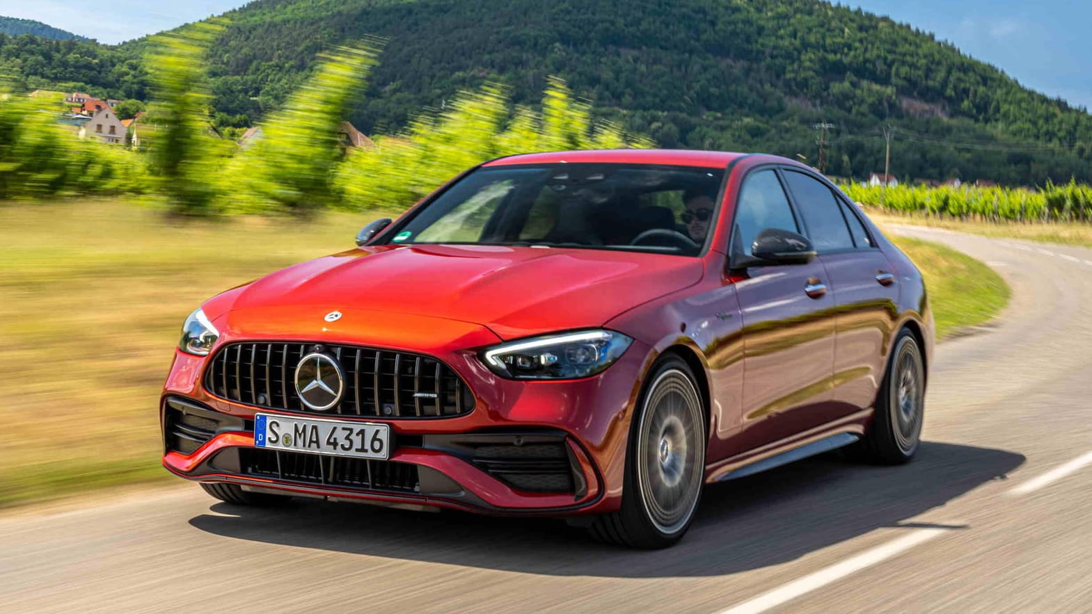 Gestärkt: Auch die neue C-Klasse bietet Mercedes nun mit AMG-Weihen an. Den Anfang macht der bereits über 400 PS starke C 43.