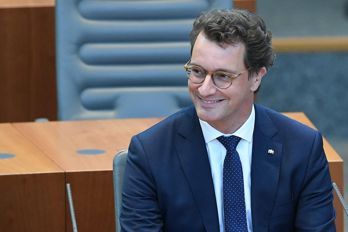 Nordrhein-Westfalens Ministerpräsident Hendrik Wüst ernennt neues Kabinett.