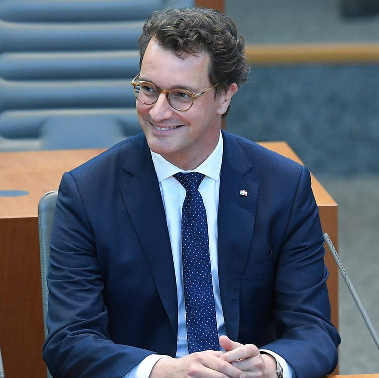 Nordrhein-Westfalens Ministerpräsident Hendrik Wüst ernennt neues Kabinett.