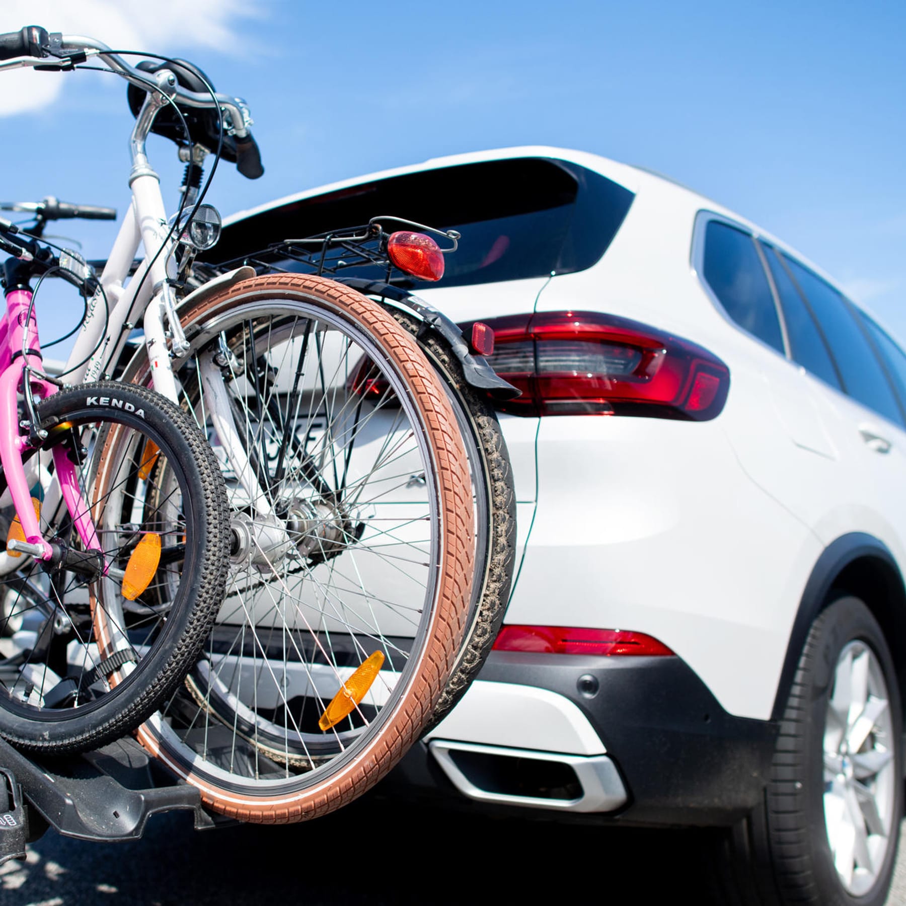 Fahrradträger am Auto: Kennzeichen, Last, Breite, Co. – diese Regeln gelten