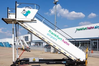 Terminal des Flughafens Frankfurt-Hahn: Der Flugbetrieb geht weiter.