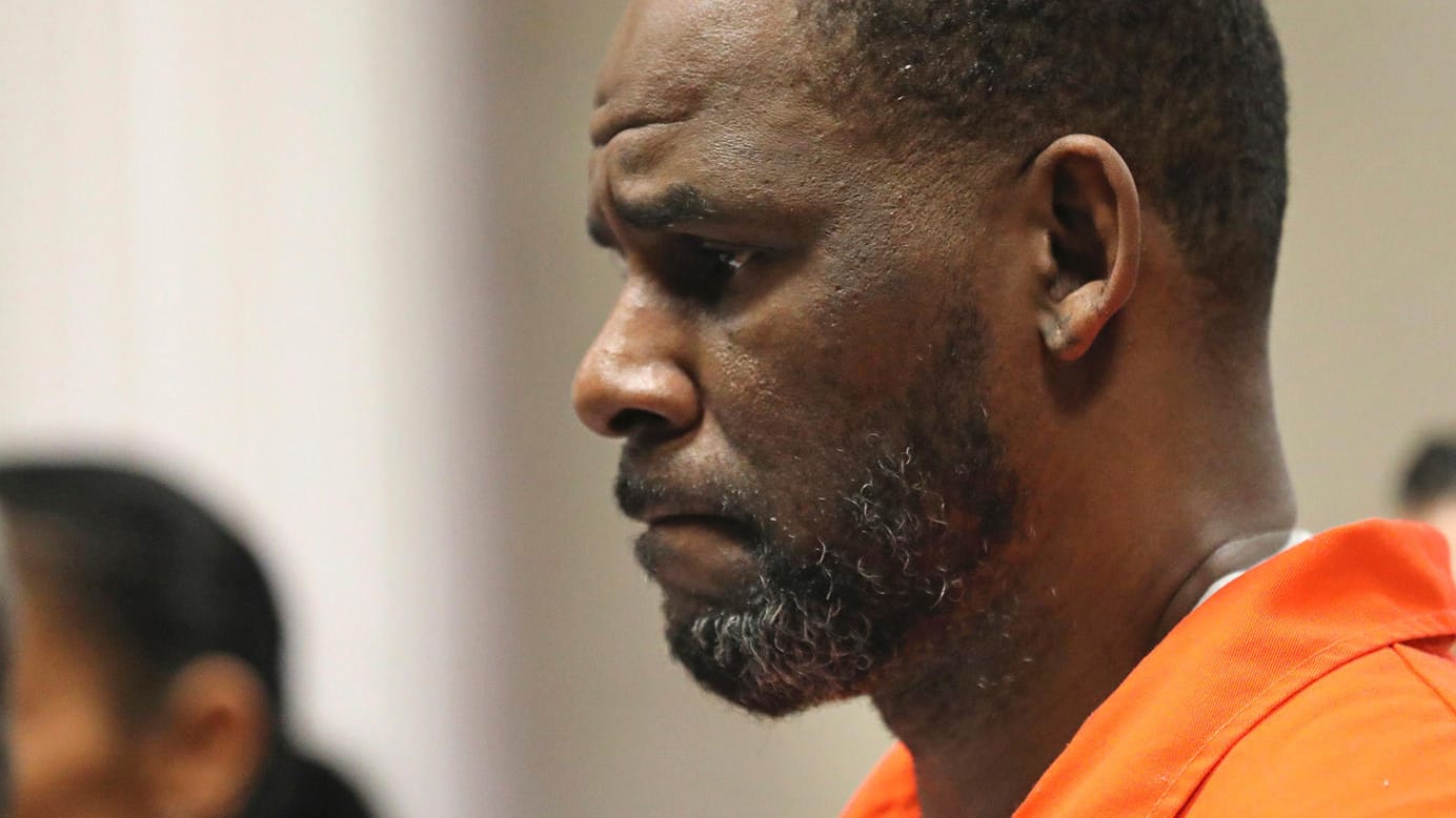 R. Kelly: Der Sänger sitzt eine 30-jährige Haftstrafe ab.