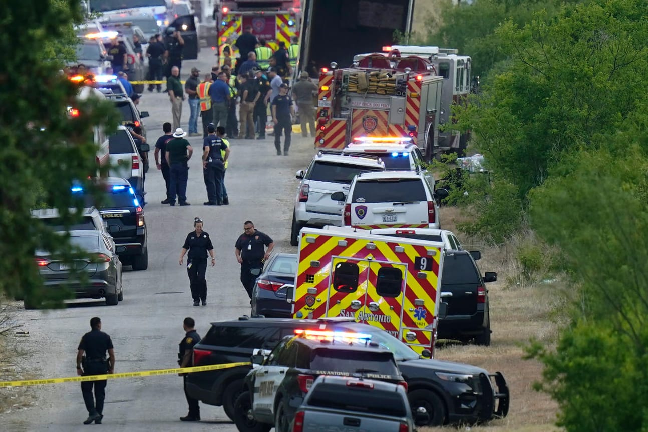 Der Tatort in Texas: Dutzende Menschen wurden in einem Sattelauflieger in einem abgelegenen Gebiet im Südwesten von San Antonio tot aufgefunden.