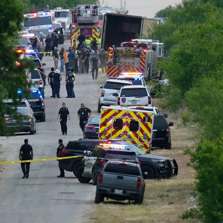 Der Tatort in Texas: Dutzende Menschen wurden in einem Sattelauflieger in einem abgelegenen Gebiet im Südwesten von San Antonio tot aufgefunden.