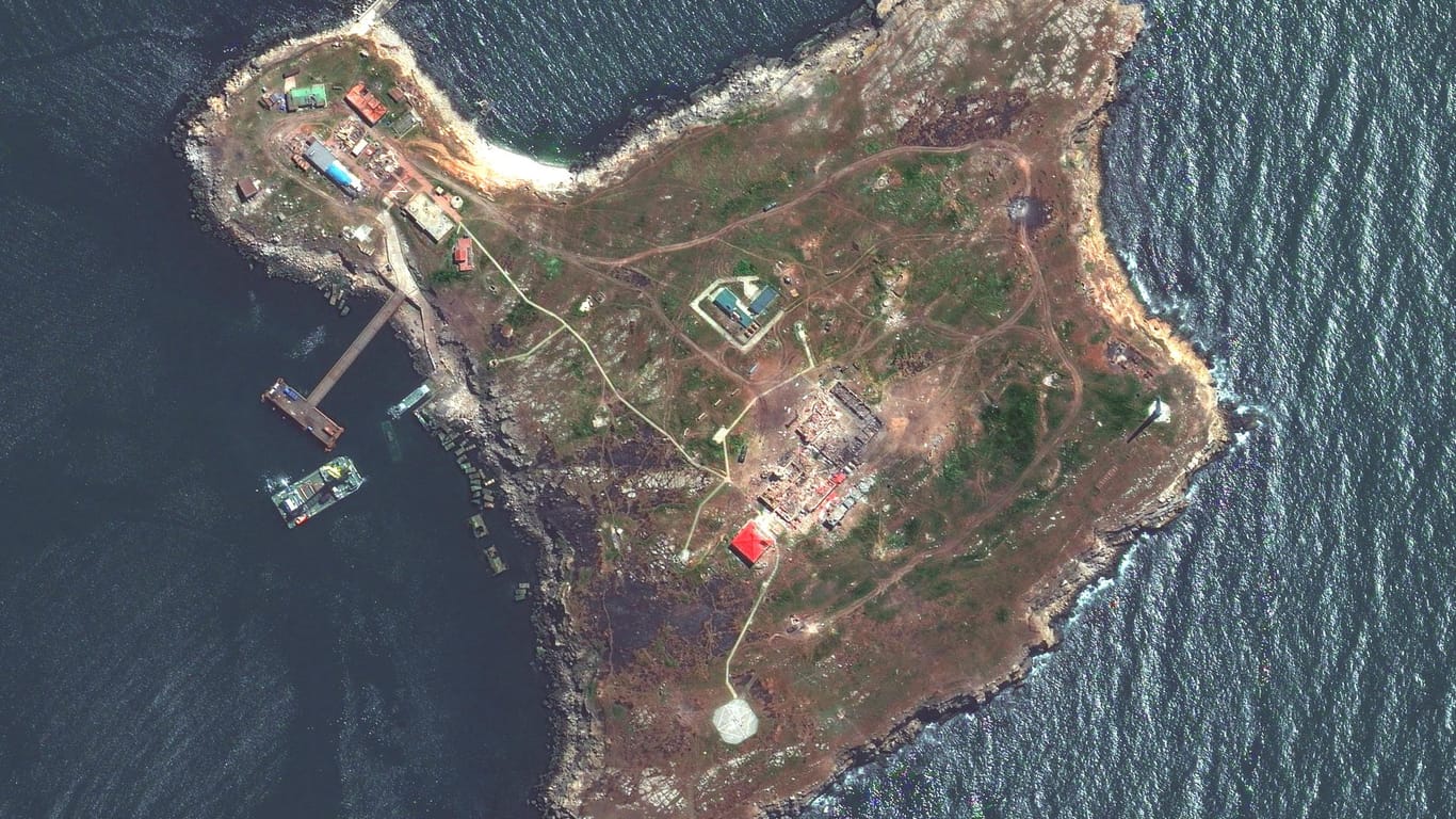 Ein Satellitenbild der Schlangeninsel (Archiv): Nun hat die russische Armee den Rückzug verkündet.