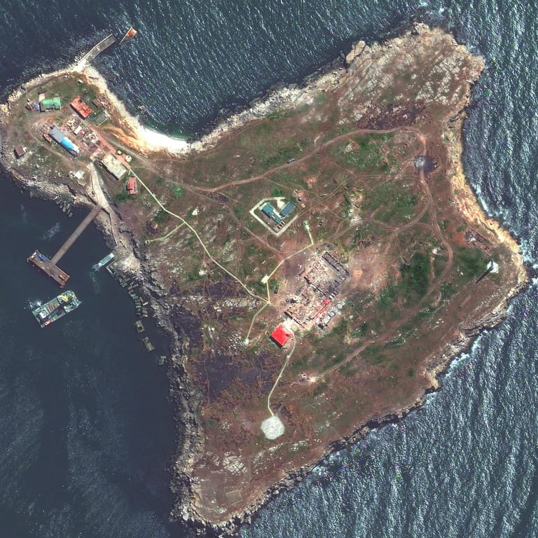 Ein Satellitenbild der Schlangeninsel (Archiv): Nun hat die russische Armee den Rückzug verkündet.