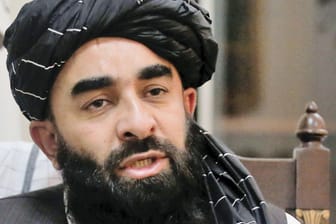 Talibansprecher Sabiullah Mudschahid (Archivbild): In Kabul kam es zu einem Angriff bei einer Versammlung der Radikal-Islamisten.