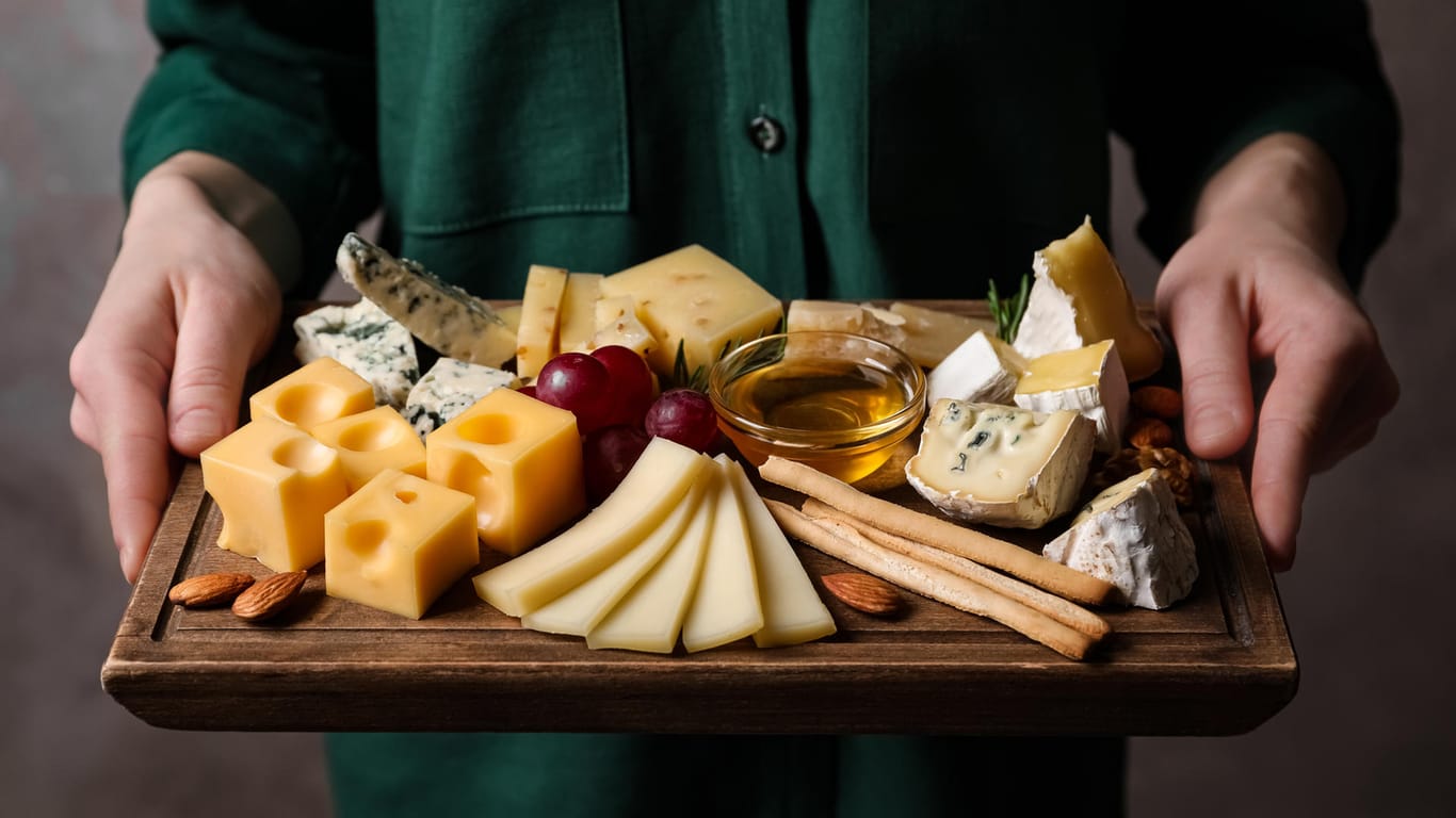Käseplatte: Nicht jeder Käse ist automatisch fettreich und schlecht bei einer Diät.