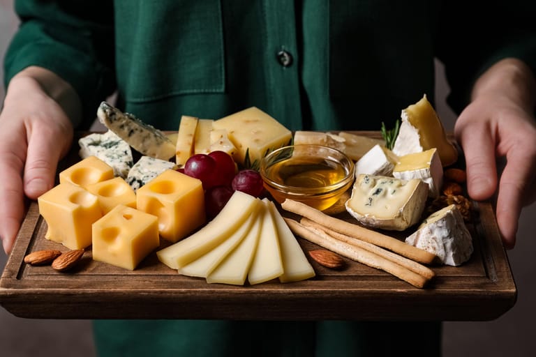 Käseplatte: Nicht jeder Käse ist automatisch fettreich und schlecht bei einer Diät.