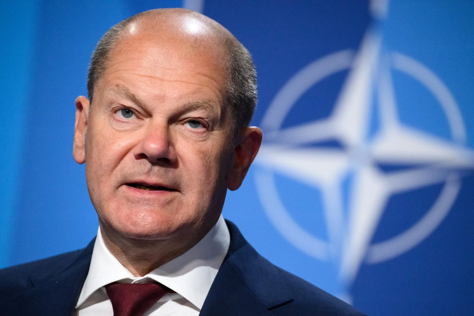 Olaf Scholz (SPD): Der Kanzler äußert sich bei einer Pressekonferenz zum Abschluss des Nato-Gipfels in Madrid.