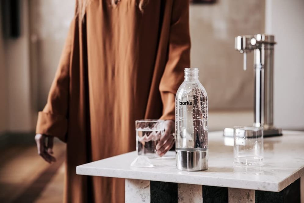 Das sind die besten Wassersprudler von Aarke, Sodastream, Philips und Co. im Überblick.