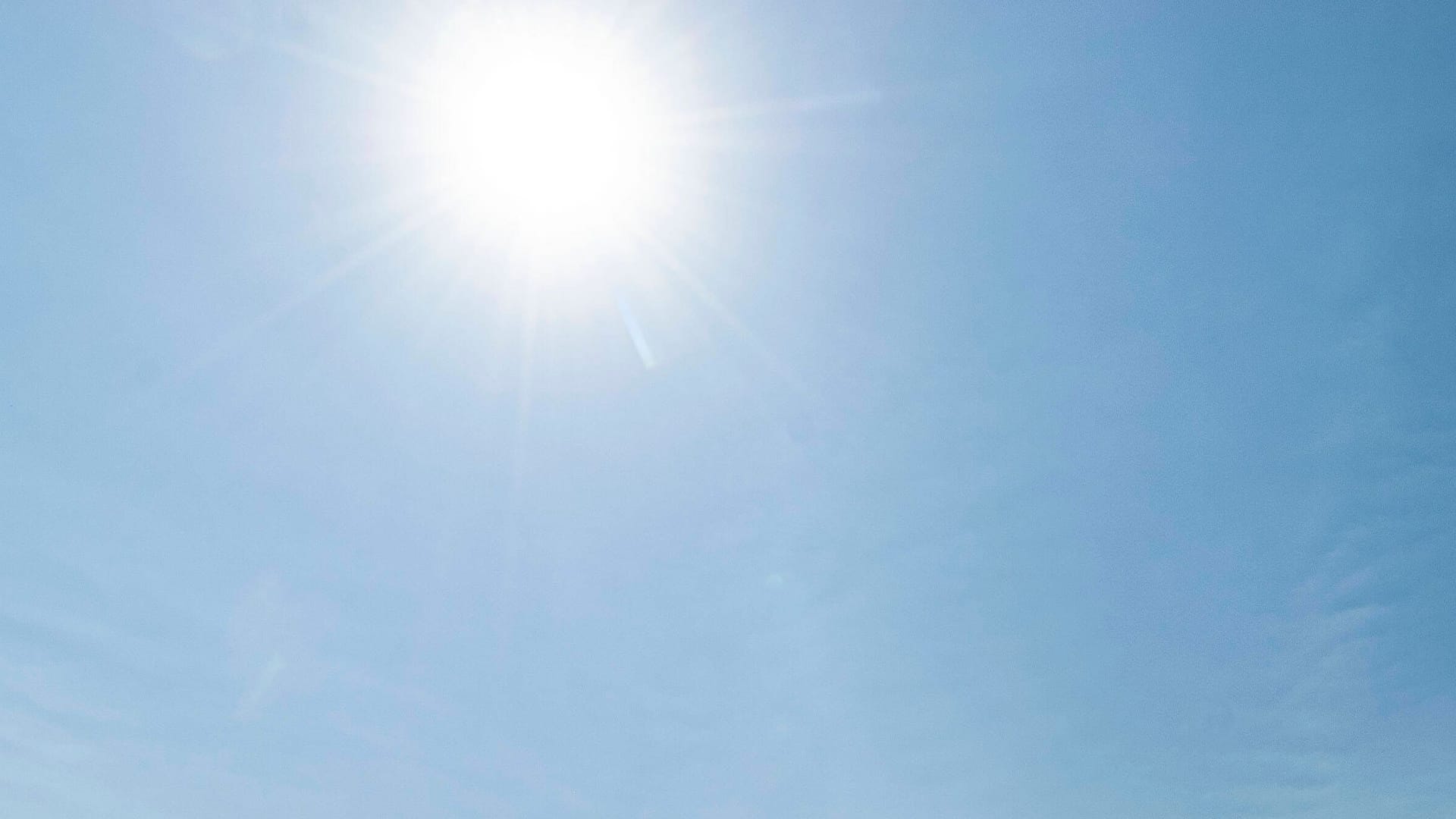 Gleißende Sonne (Symbolbild): In Bremen war es Samstag bis zu 24 Grad warm. Gleißende Sonne (Symbolbild): In Bremen war es Samstag bis zu 24 Grad warm.