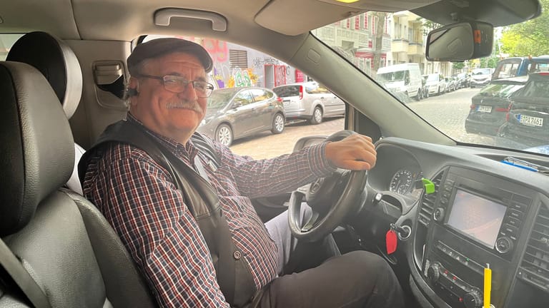 Kommt nicht mal auf den gesetzlichen Mindestlohn: Taxifahrer Rolf Feja.
